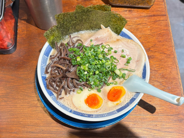 「特製熟成豚骨　替え玉付　（1300）」@箕輪家 中野旗艦店の写真