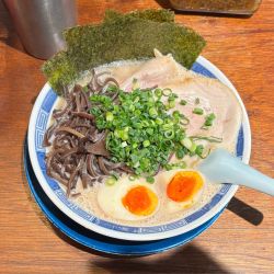 特製熟成豚骨　替え玉付　（1300）