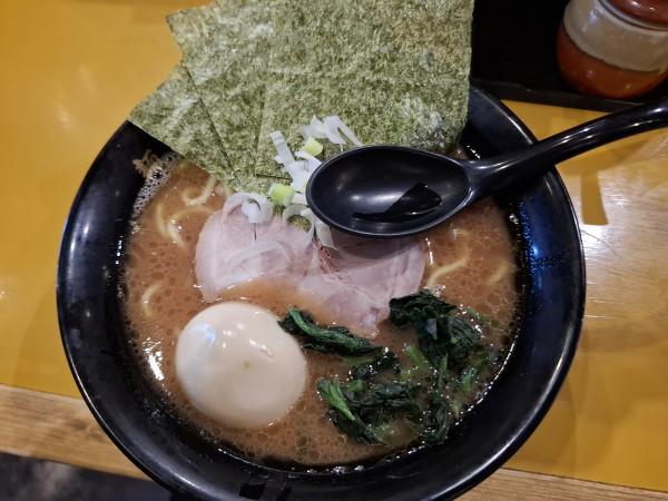 「ラーメン並９００円」@横浜家系ラーメン 麺家福増の写真