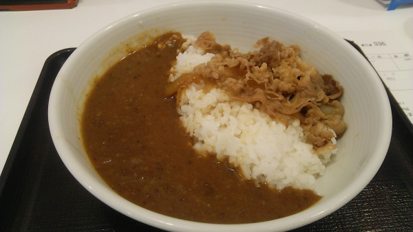 「牛魯珈カレー 729円」@吉野家 市川駅前店の写真