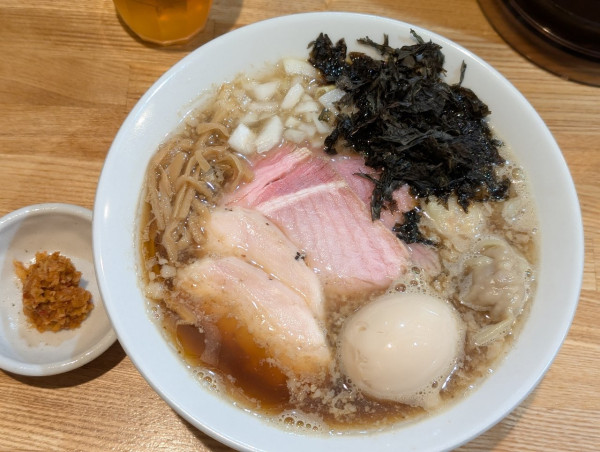 「特選背脂煮干しらーめん」@RAMEN TOMOの写真