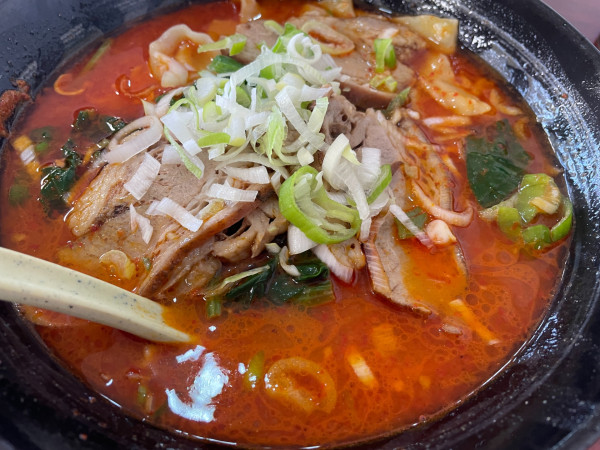 「麻辣牛肉刀削麺：1180円」@台湾料理 嘉宴楼の写真