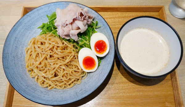 「【本店 秋の限定麺】出雲のくるみ蕎麦＋味玉」@宍道湖しじみ中華蕎麦 琥珀 東京本店の写真