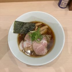 醤油ラーメン　950円