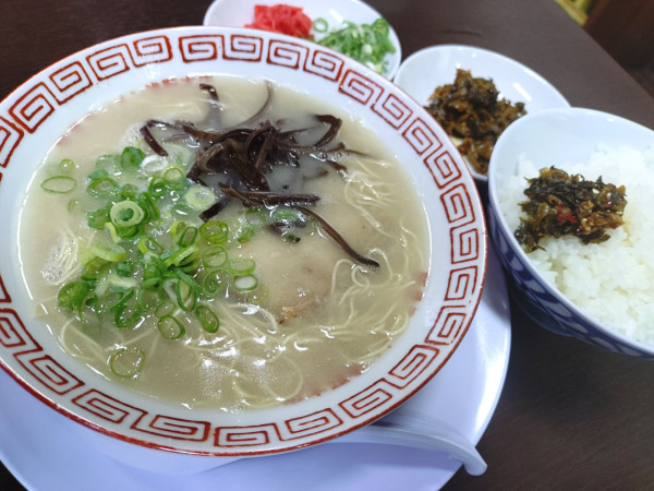 「とんこつラーメン、ごはん中、替玉」@豚骨ラーメン 浅野本店の写真