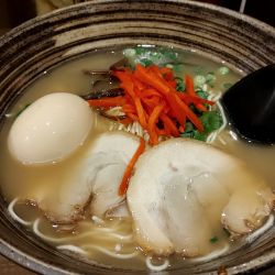 豚骨らーめん半熟玉子