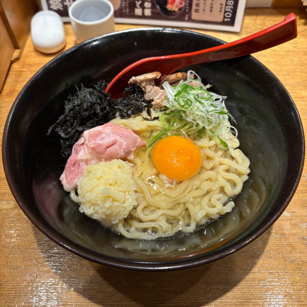 「【期間限定】焼きあごまぜそばDX」@焼きあご塩らー麺 たかはし 新宿本店の写真