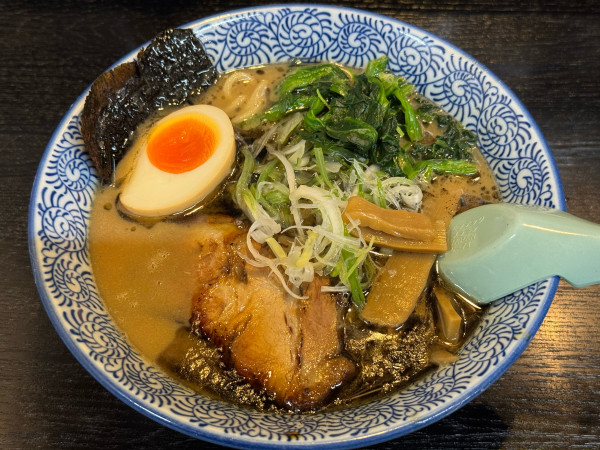 「らーめん（にんにく油）1050円」@麺屋 青山 本店の写真