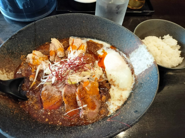 「麻婆まぜそば大盛り＋半ライス」@麻婆まぜそば 麻ぜろうの写真