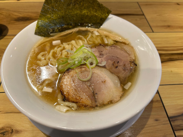 「醤油ラーメン(900¥)」@中華そば 狛の写真