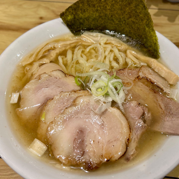 「特製中華そば 塩＋チャーシュー（バラ１、ロース１）」@中華そば 狛の写真