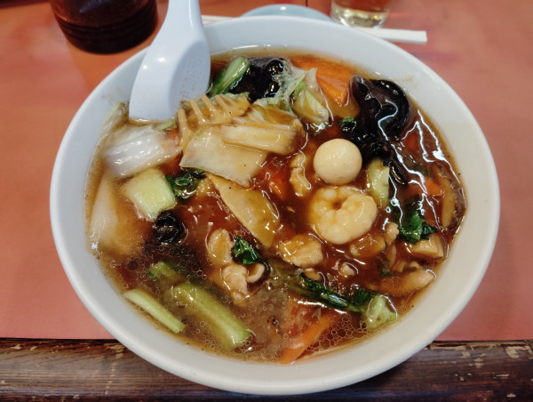 「広東麺 1000円 餃子(6個) 600円」@丸吉飯店の写真