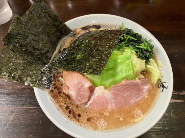 「黒ラーメンキャベツ中盛バリカタ1,240円」@らーめん 道の写真