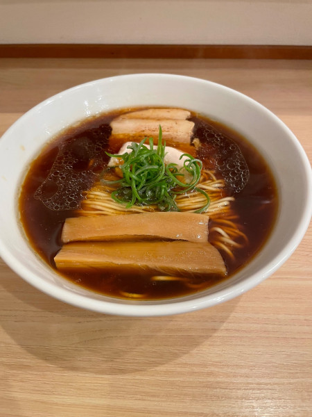 「黒醤油らぁ麺」@らぁ麺 麦造の写真