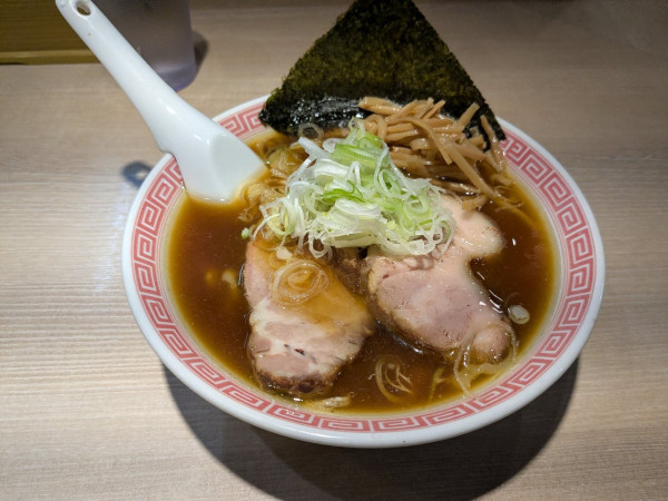 「肩ロース中華そば醤油1000円」@まるえ中華そばの写真