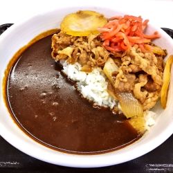 肉だく牛黒カレー（￥762）