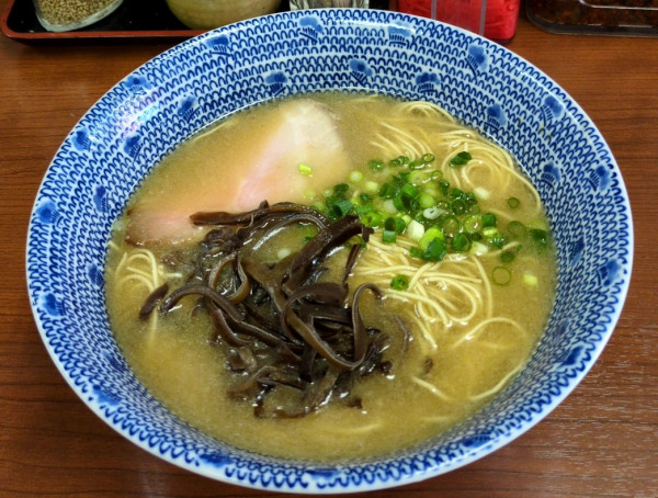 「ラーメン（博多麺）」@とんこつラーメン まる一の写真