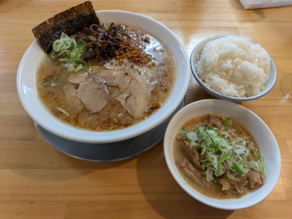 「熊本とんこつラーメン並＋Aセット(もつ煮込み少・ご飯)」@TATARABAの写真