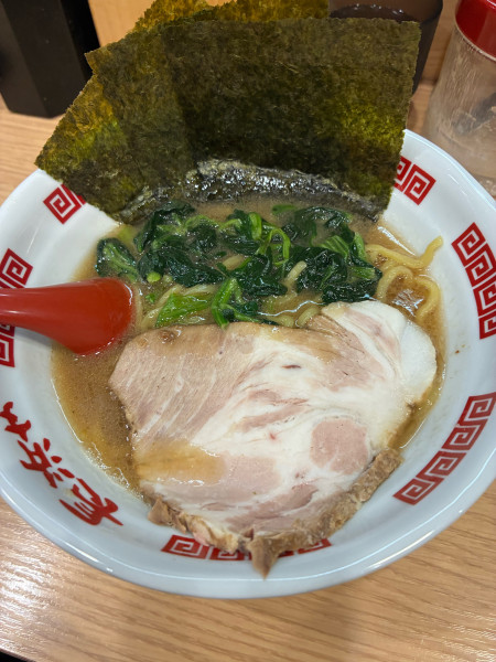 「醤油ラーメン（横浜家系）900円+半チャーハン250円」@博多ラーメン 長浜や 東十条店の写真