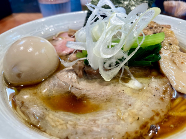 「サッポロ赤星 → 特上醤油らぁ麺」@麺屋 さくら井の写真
