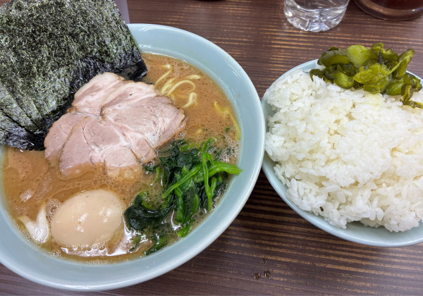 「特製ラーメン 1000円+ライス100円」@横浜家系らーめん 武蔵家 川口店の写真