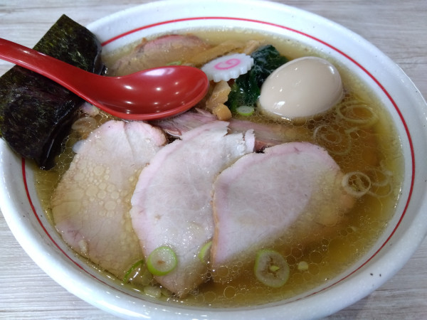 「塩焼豚麺味玉入り(1330円)」@とら食堂 松戸分店の写真