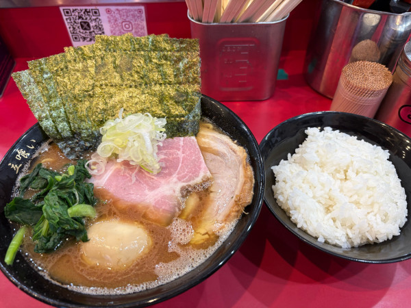 「特選ラーメン1250円　ライス200円」@立喰いらぁめん たいせいの写真