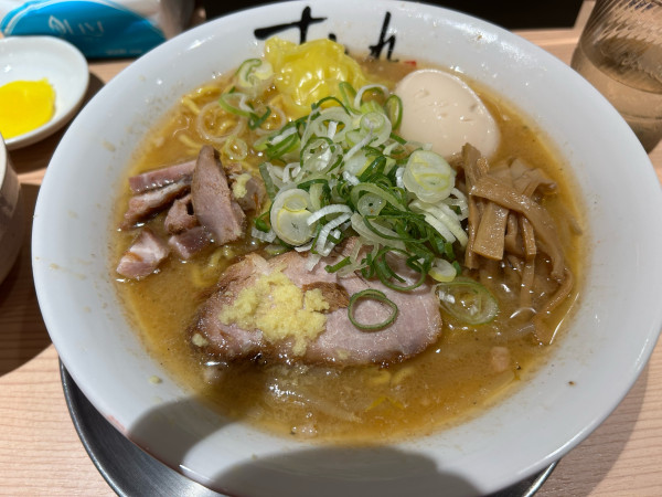 「味噌らーめん＋煮玉子」@すみれオールスターズの写真