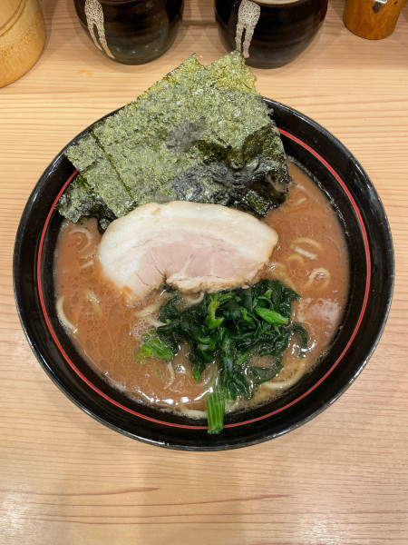 「ラーメン並(900円)麺固め」@横浜家系らーめん 武蔵家の写真