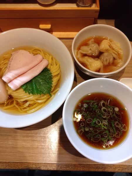 「昆布水つけ麺二種のワンタン（醤油）＋味玉」@支那蕎麦 澤田の写真