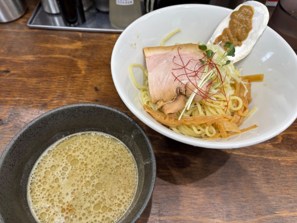 「牡蠣つけ麺」@貝だしラーメン 貝ガラ屋 町田の写真
