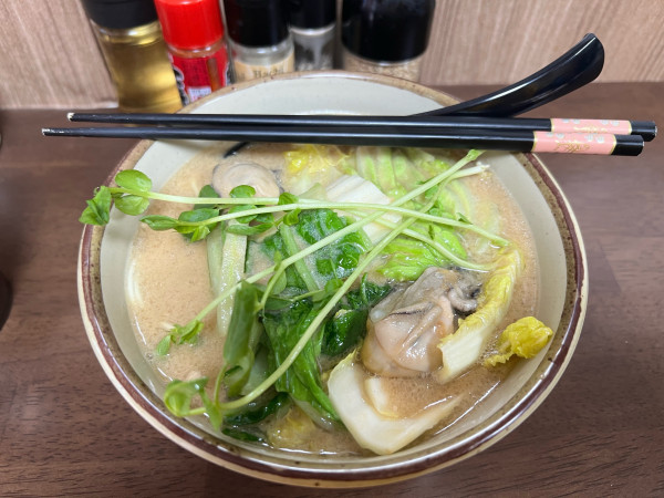 「牡蠣野菜麺」@バル喫茶 みーとあっぷの写真