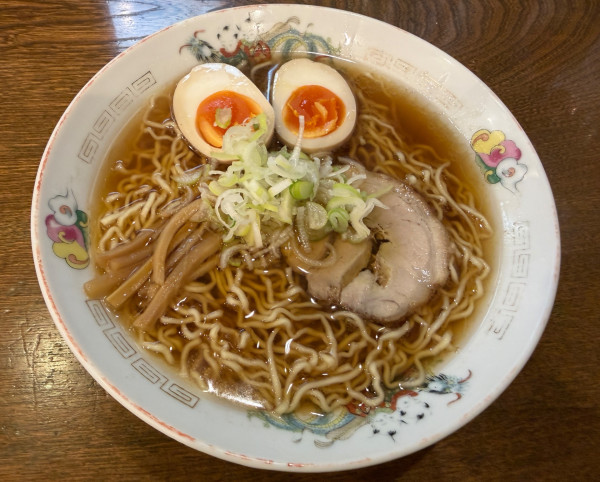 「中華そば900円＋味玉100円」@つづみそばの写真