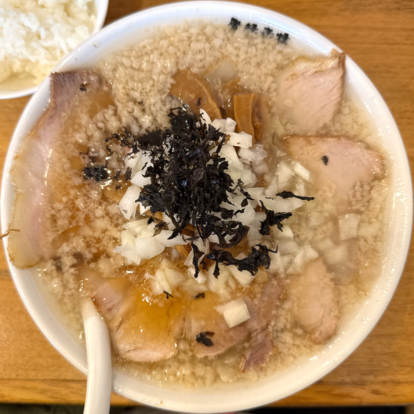 「背脂中華＋白めし（無料）」@ヤマスズメの写真