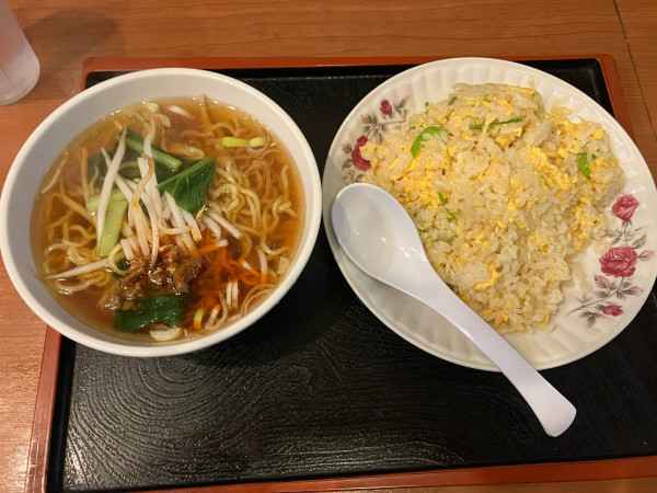 「玉子チャーハン＋半ラーメン　1000円」@恵比寿食堂の写真