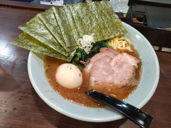 「らーめん全部乗せ」@横浜家系らーめん侍 渋谷本店の写真