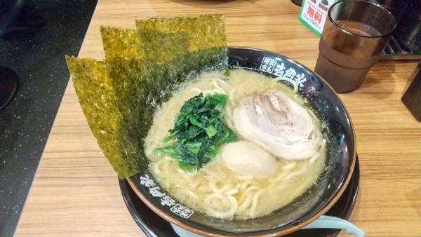 「味玉ラーメン」@横浜家系ラーメン 壱角家 浅草店の写真