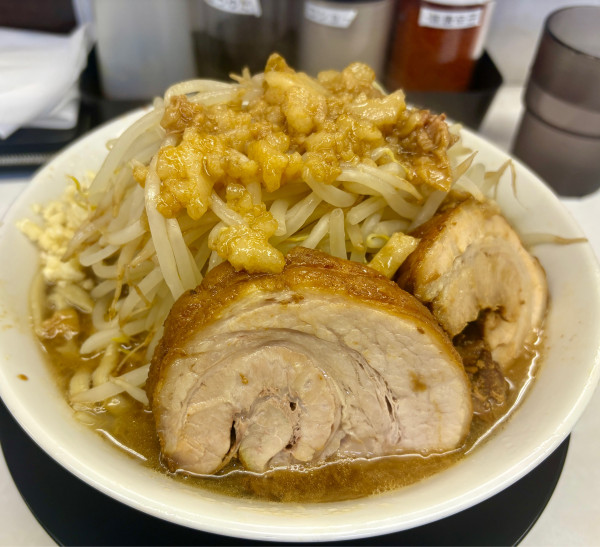 「ラーメン小（ニンニク少し、ヤサイ、アブラ増し）」@ラーメン豚ヒロの写真