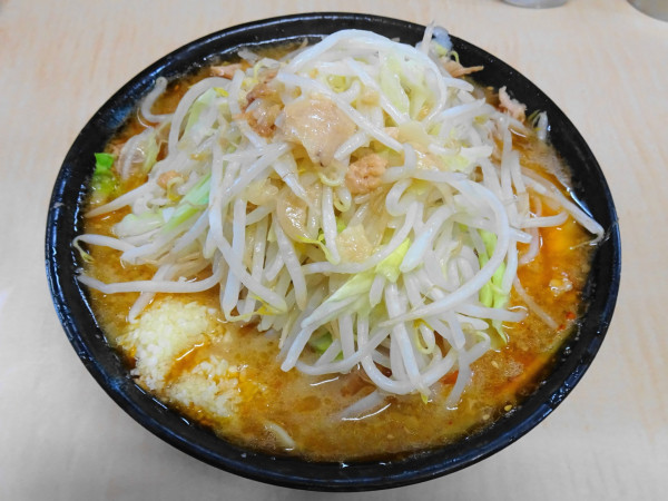 「みそラーメン（980円）麺硬めニンニクアブラ」@ラーメン二郎 京成大久保店の写真