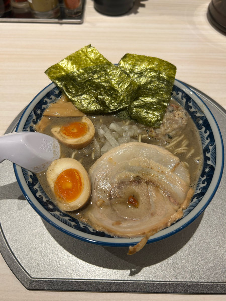 「特製純煮干しそば（1090円）」@麺屋 音  蕨店の写真