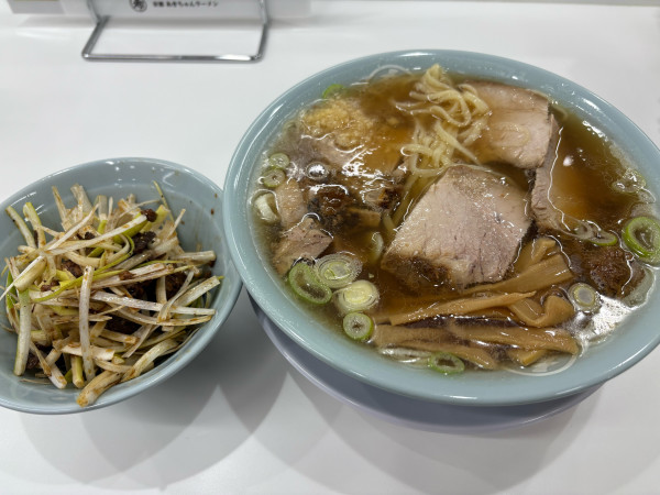「中華そば1100円、味付けネギ300円」@あきちゃんラーメンの写真