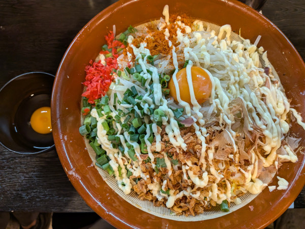 「【限定】ごま油香る甘〜い汁なし(大1550円)+生卵70円」@豚星。の写真