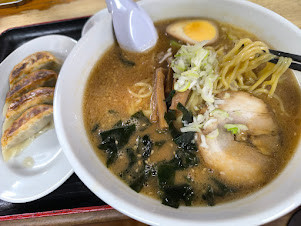 「Bセット ラーメン(味噌)＋餃子4個(ランチ880)」@ラーメンミートの写真