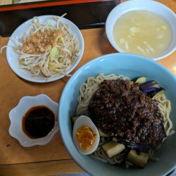 ジャージャー麺