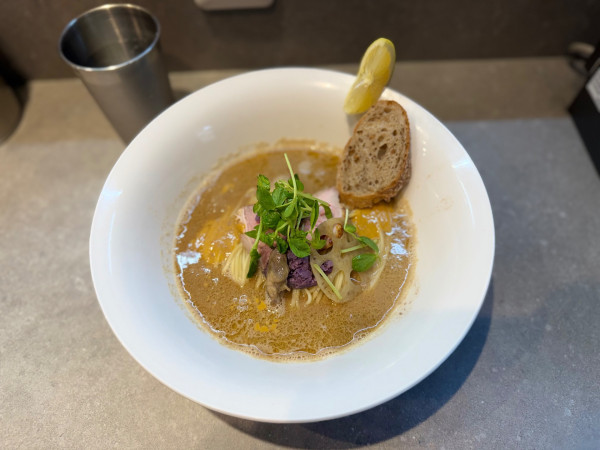 「本日の限定　雲丹レバークリーム 1600円」@BIRI BIRI CRUSH MENの写真