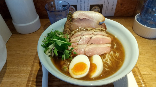 「極み黒」@麺巧 潮 上野製麺所の写真