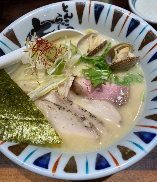 「濃厚貝出汁ラーメン　1250円」@七志 とんこつ編 大倉山店の写真