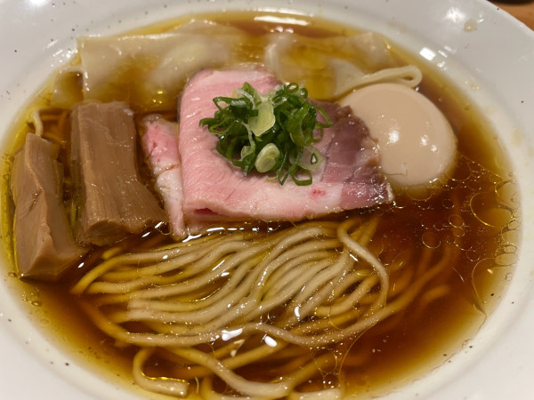 「味玉醤油：1050円」@自家製麺めがねの写真