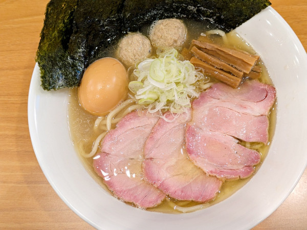 「全部のせ塩ラーメン（燻製たまご）」@しののめヌードルの写真