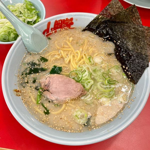 「塩ラーメン〝中盛〟」@ラーメン山岡家 音羽蒲郡店の写真
